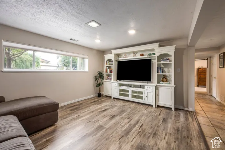 6521 S Vinecrest Dr, Salt Lake City, Utah 84121
