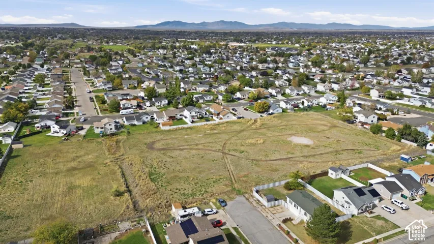Expansive undeveloped parcel featuring mountain scenery and proximity to established residential infrastructure