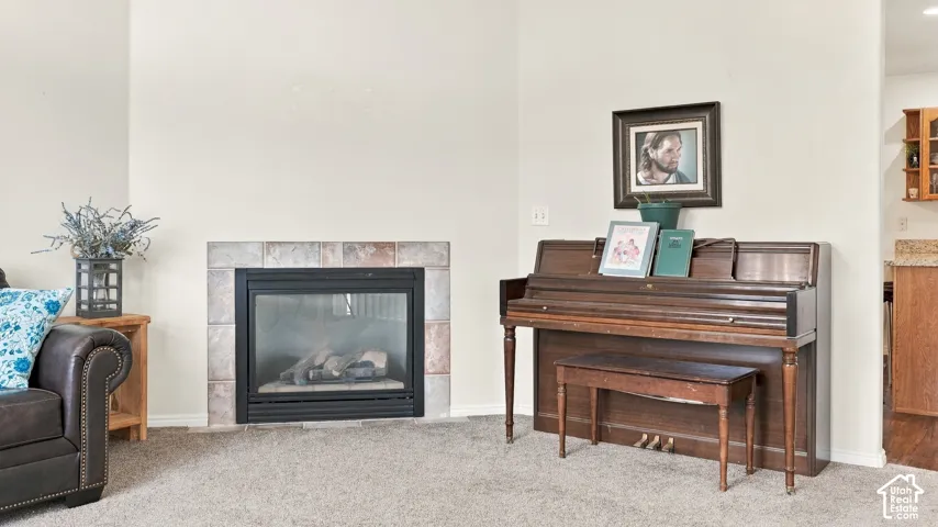 Gas fireplace featuring a tile surround