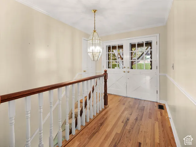 Hardwood floors throughout main