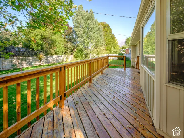 Large backyard entertainment spaces