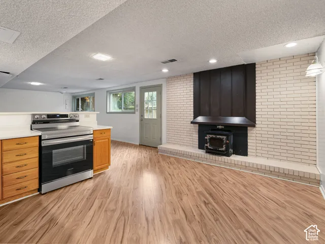 Cozy kitchen with lounge area