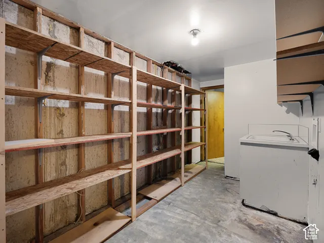 Large laundry/cold storage space