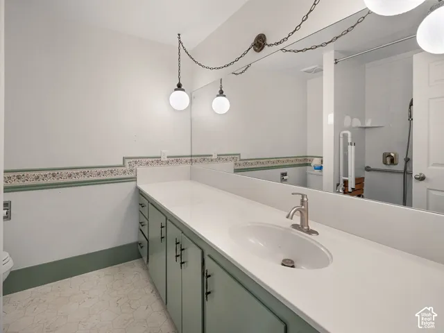 Full family  bathroom