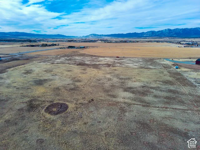 Expansive parcel of land featuring open terrain and mountain backdrops