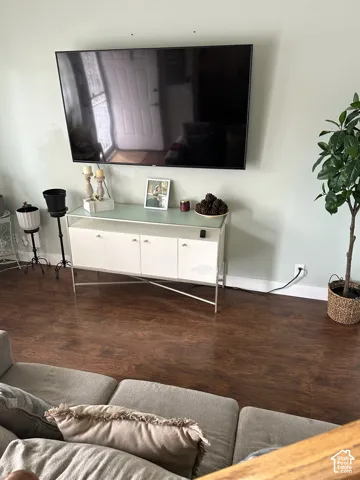 Wood-finish flooring and neutral-toned wall paint