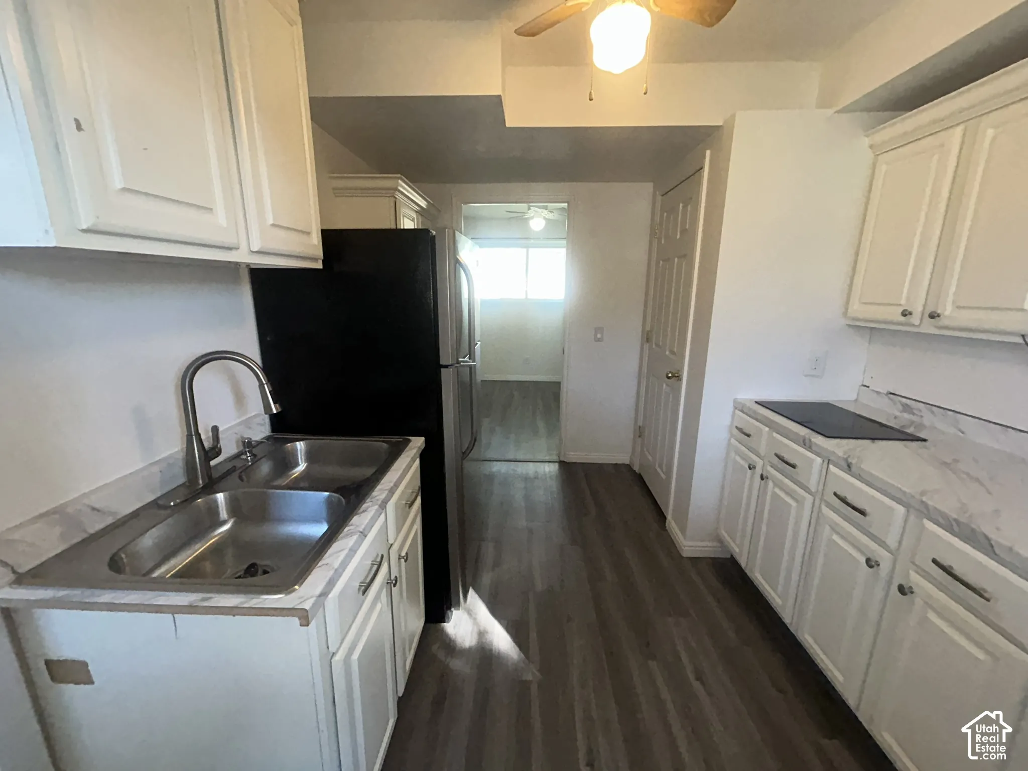Studio Apartment-Kitchen