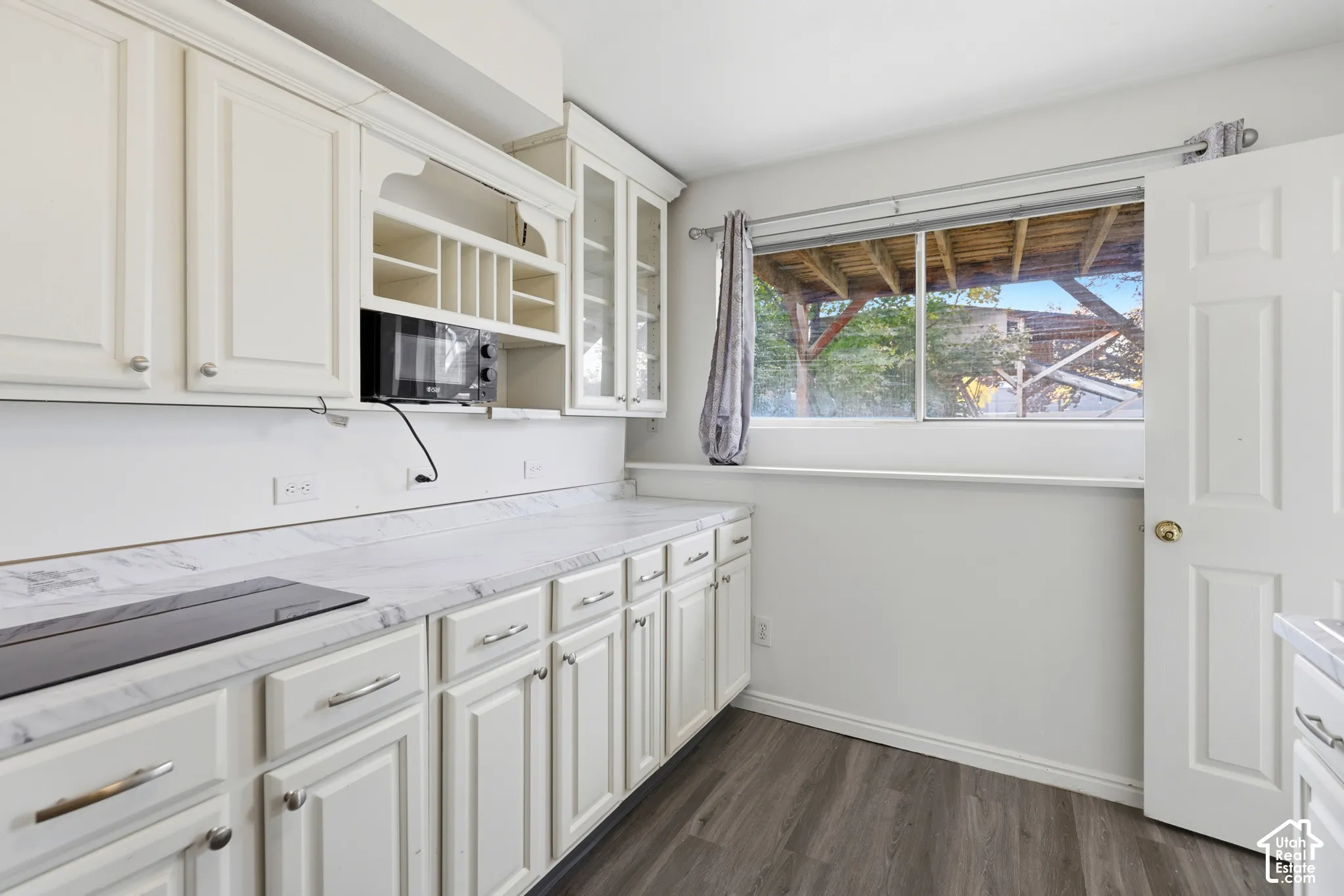 Studio Apartment-Kitchen