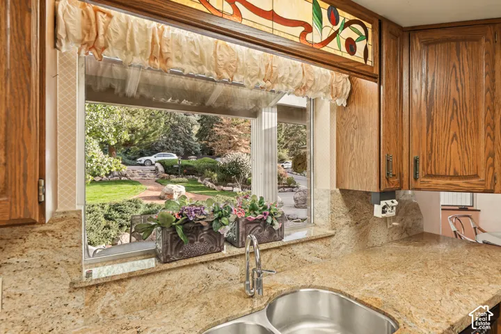 Beautiful Mountain and nature views from kitchen sink.