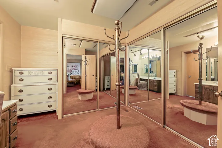 Wall to wall mirrors for dressing.