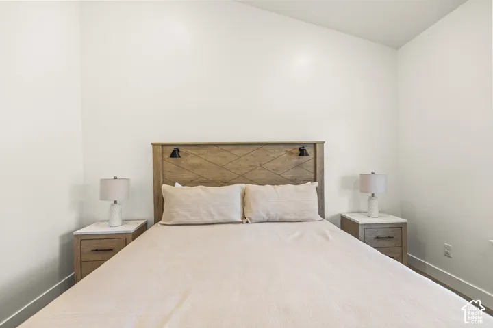 Vaulted ceiling and neutral wall finishes