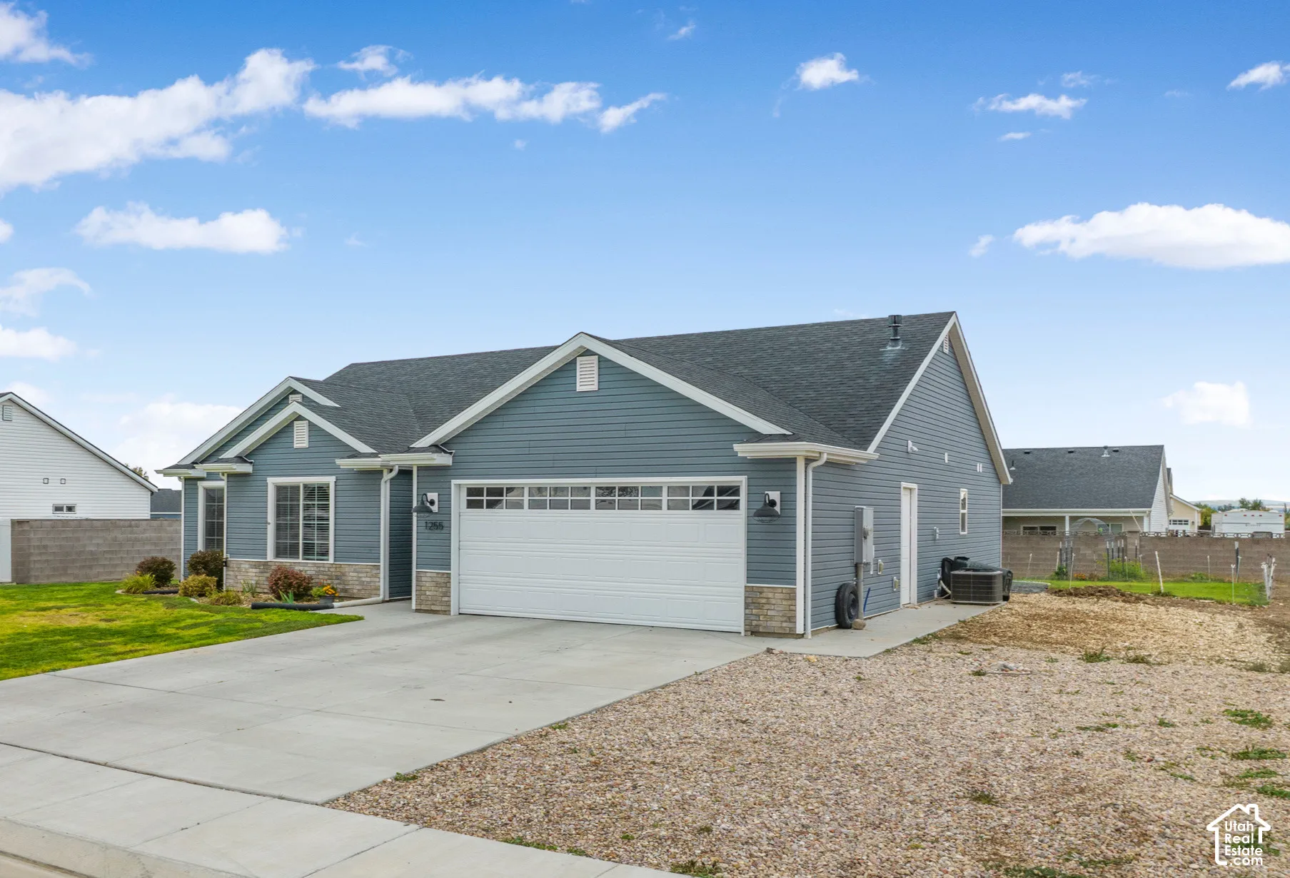 Front Exterior/RV Parking