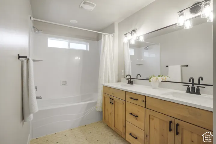 Primary Bathroom - 6' Soaker