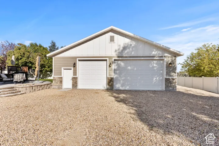 Detached garage