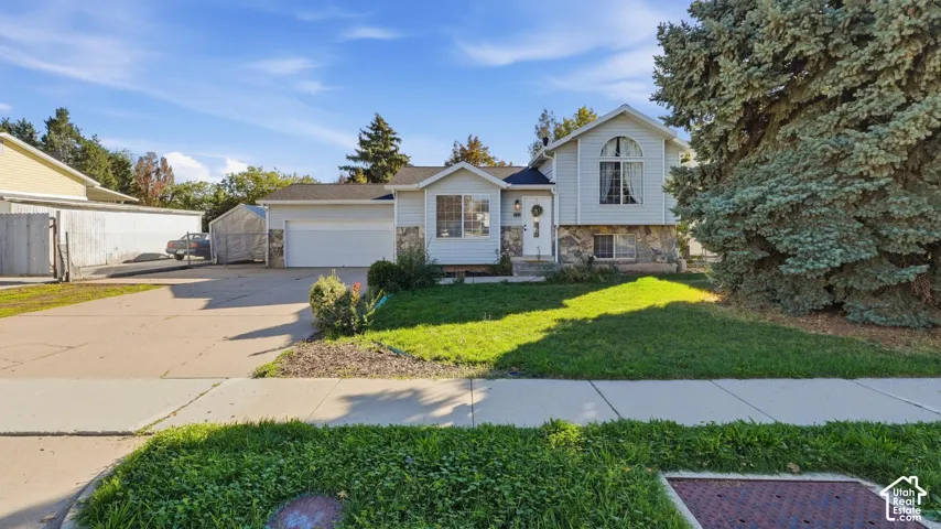 Front of the house featuring 2 car garage and spacious RV pad