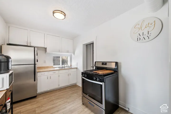 Cottage Kitchen