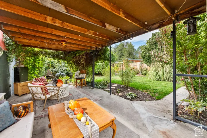 Main House Private Patio