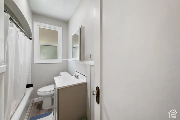 South Side Duplex Bathroom