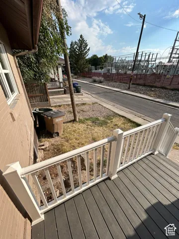 Composite decking surface with white vinyl railings