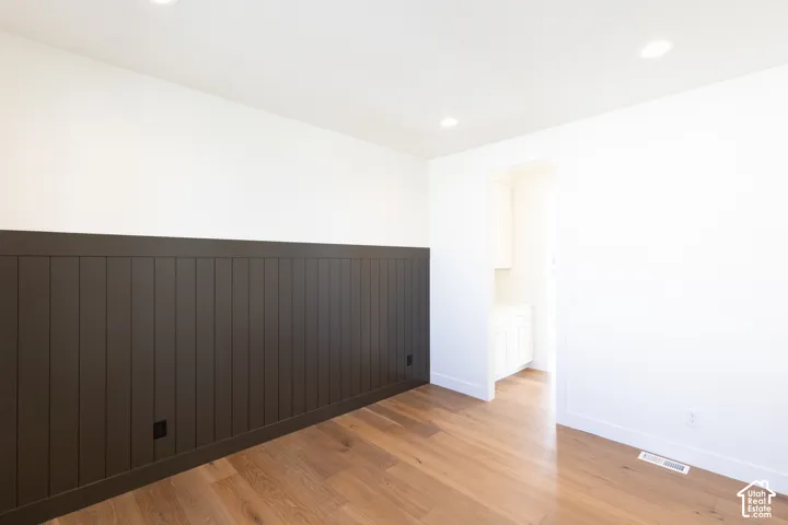 Formal dining to butlers pantry