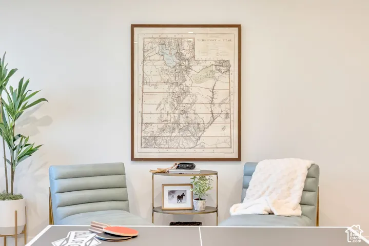 Neutral wall palette featuring an expansive, smooth-finish surface