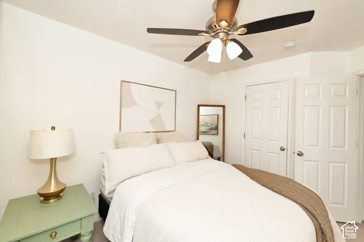 Multi-panel doors and a ceiling fan with integrated multi-globe lighting