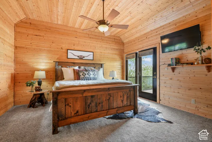Primary suite featuring deck access