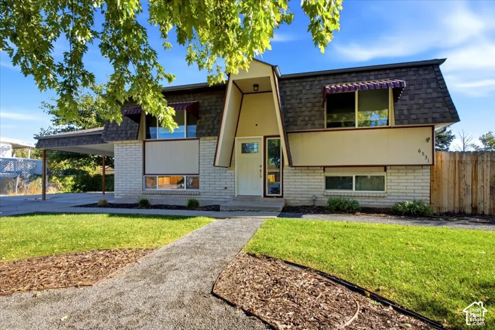 split entry home, MOVE IN READY. separate entries.