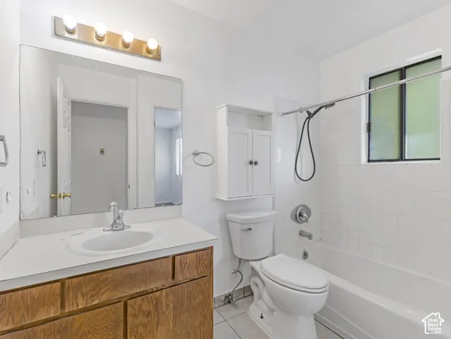 Unit A-Full bathroom upstairs with bath/shower combo.