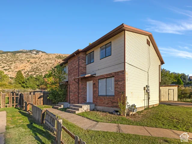 2 story side-by-side townhome style duplex with beautiful mountain views!