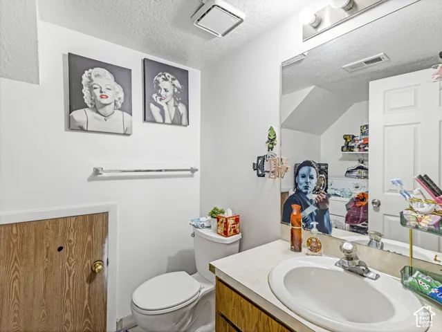 Unit B-1/2 bath with laundry hookups.
