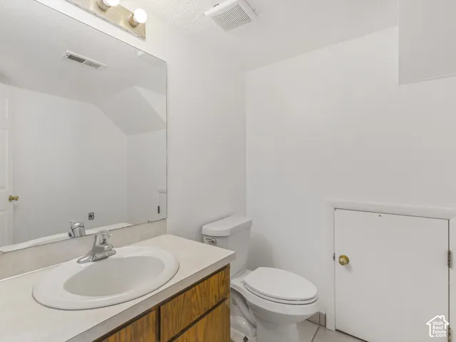 Unit A-1/2 bath with washer dryer hookups