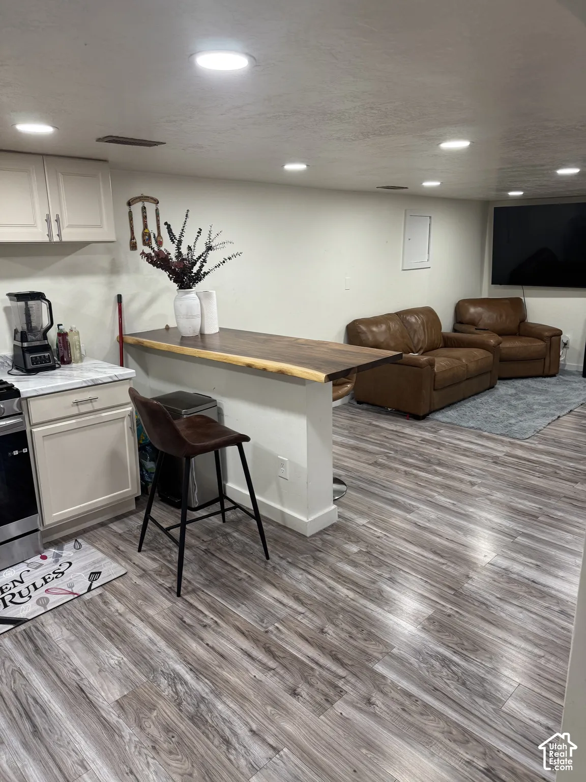 a live-edge wood breakfast bar