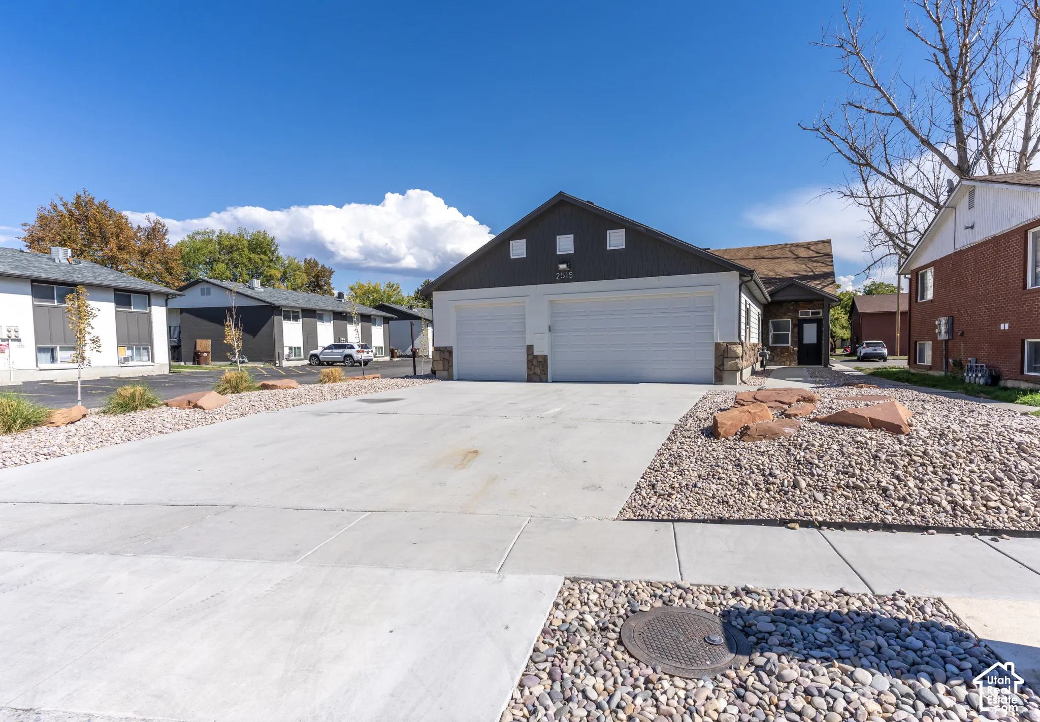 2515 Parkcrest Drive Front of Home