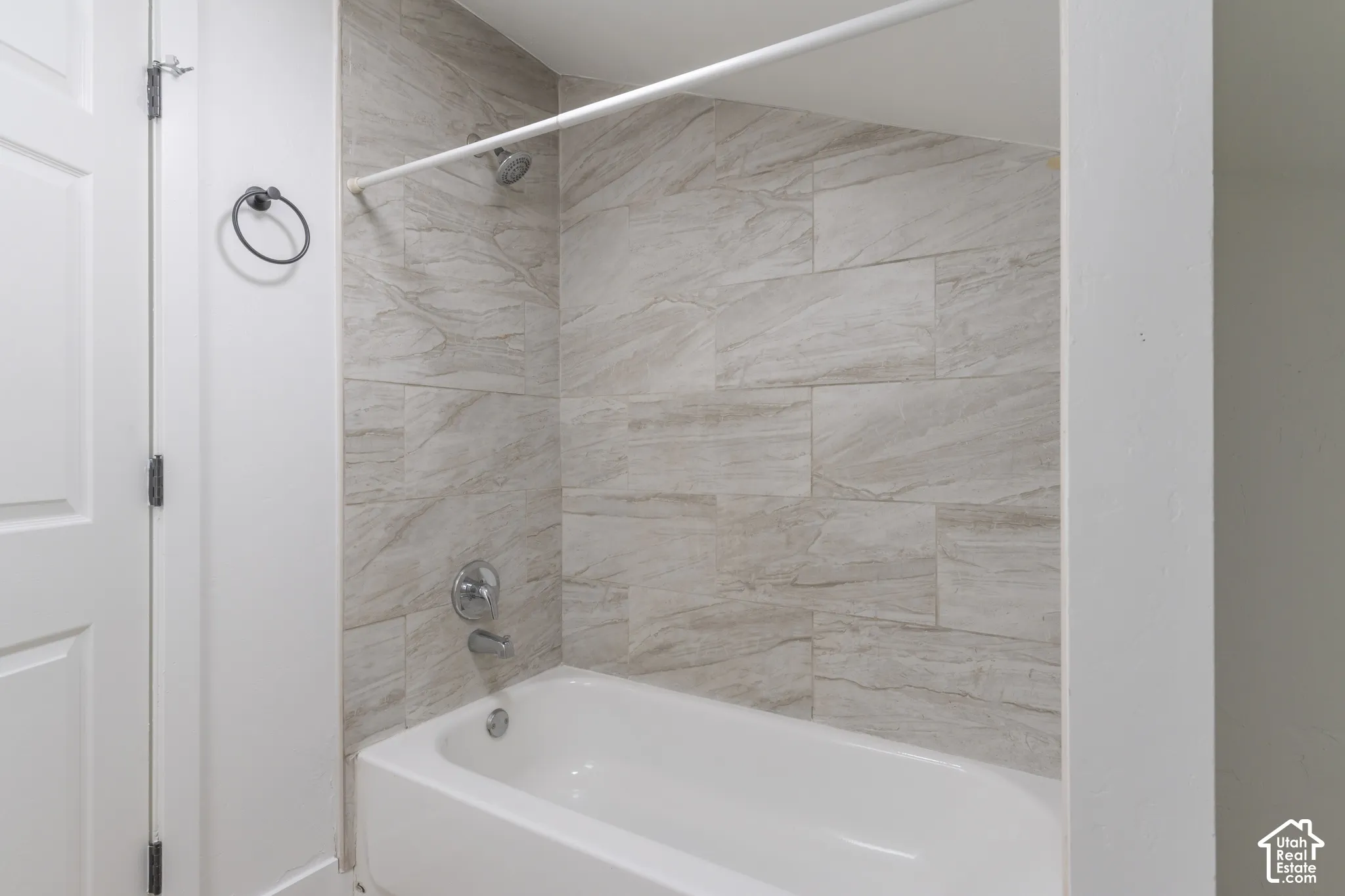 Primary bathroom tub/shower