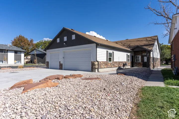 2515 Parkcrest Drive Main Entrance
