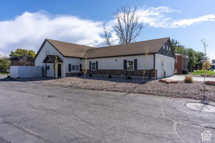 Exterior front/left corner of home