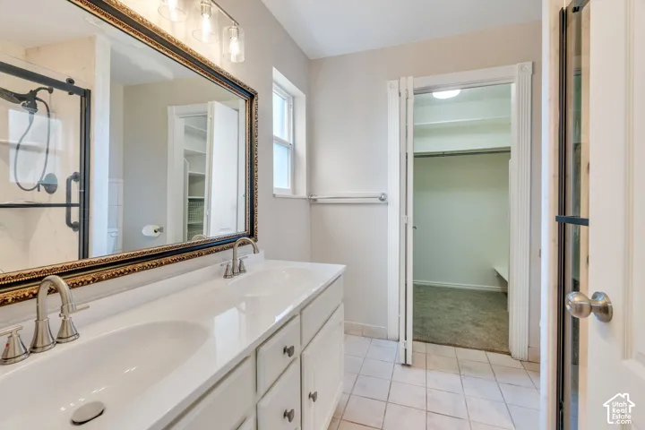 En suite primary bath