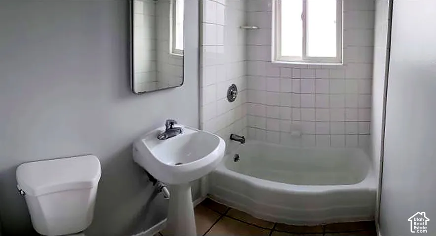 Upper unit full bathroom.