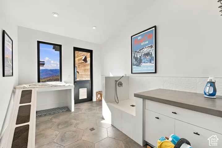Utility area for taking care of all your four-legged friends. Provides direct access to outside pet area