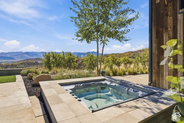 Beautiful mountain views from the private hot tub