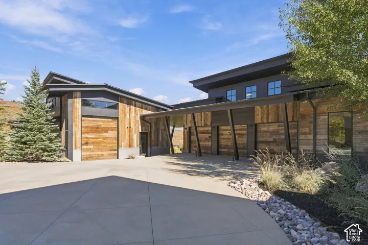 Custom private mountain estate set on 10.88 acres in The Preserve in Park City. Features a sprawling architectural design, expansive gated entry and direct view of the Wasatch Back, Park City, Deer Valley and the Uinta Range.