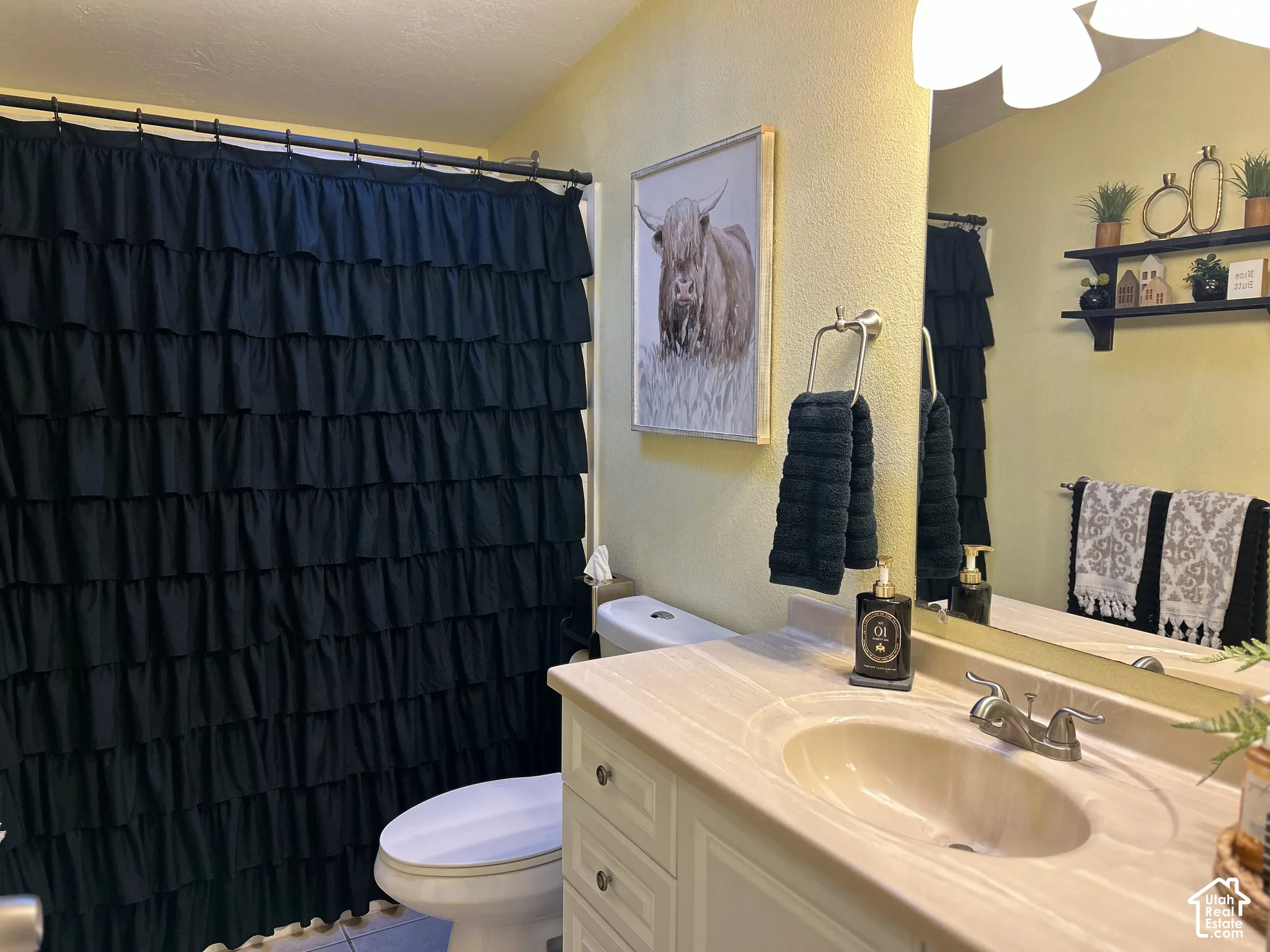 Full guest bath main floor