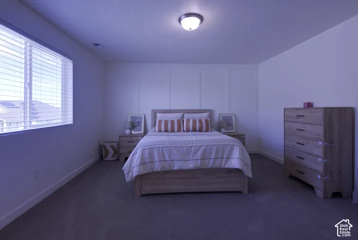 Neutral wall-to-wall carpeting, decorative wall molding, and horizontal window blinds