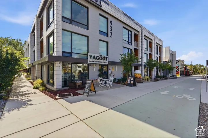Restaurant swithin walking distance