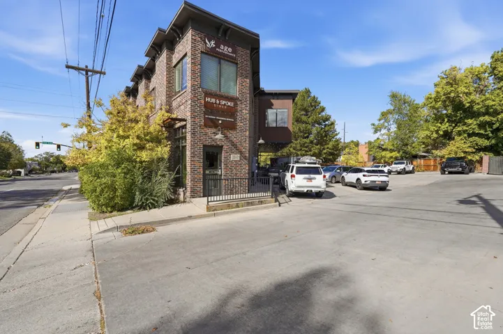 Restaurant within walking distance