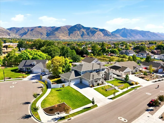Mountain views! Cul-de-sac location
