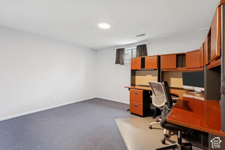 Neutral-toned room featuring grey wall-to-wall carpeting and a recessed lighting fixture