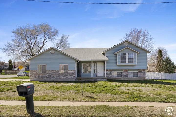 1239 W 1800 N, Clinton, Utah 84015