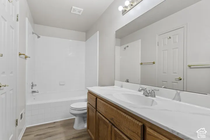 1239 W 1800 N, Clinton, Utah 84015